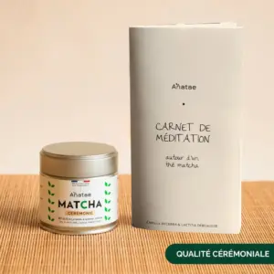 Anatae ceremonial matcha tin beside French-language meditation booklet